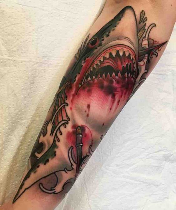 82 Mejores Tatuajes de Tiburones con Significados 11