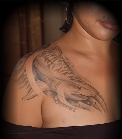 82 Mejores Tatuajes de Tiburones con Significados 26