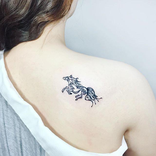 73 Ideas para Tatuajes de Caballos (+ Significados) • 2021