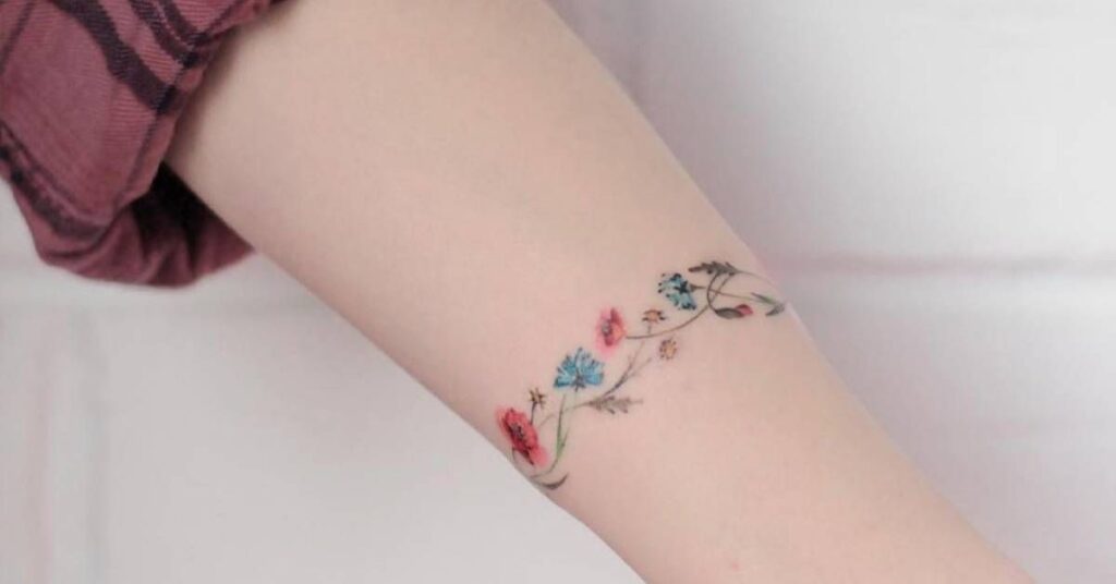 Tatuajes de brazaletes: un accesorio para siempre 24