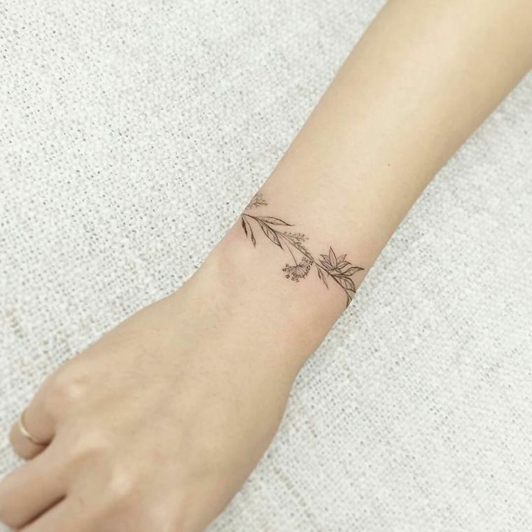 Tatuajes de brazaletes: un accesorio para siempre 10