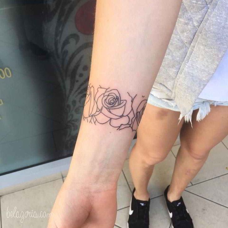 Tatuajes de brazaletes: un accesorio para siempre 14