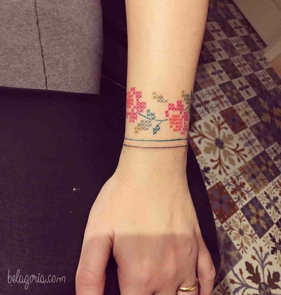 Tatuajes de brazaletes: un accesorio para siempre 3