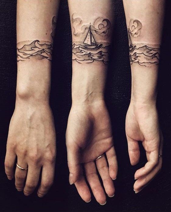 Tatuajes de brazaletes: un accesorio para siempre 36