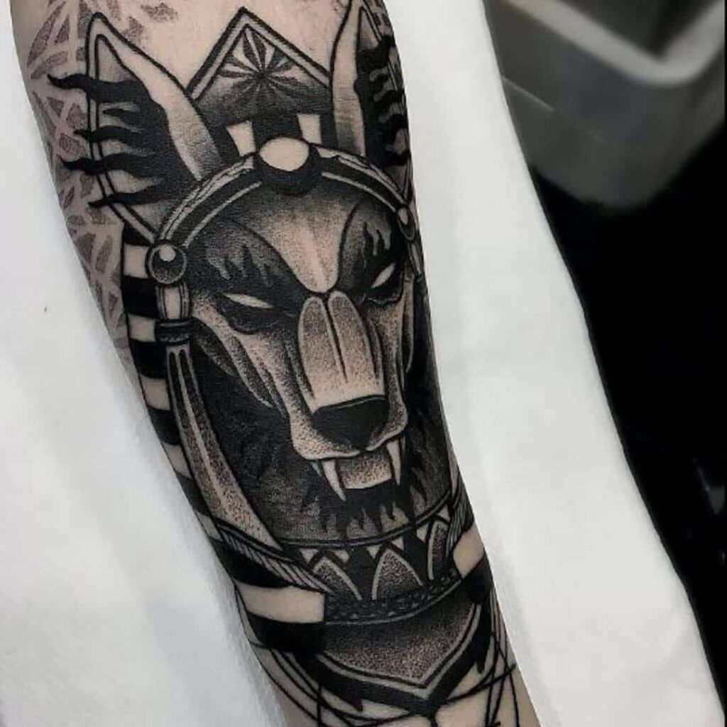 Tatuajes de Anubis: protector de los muertos 55