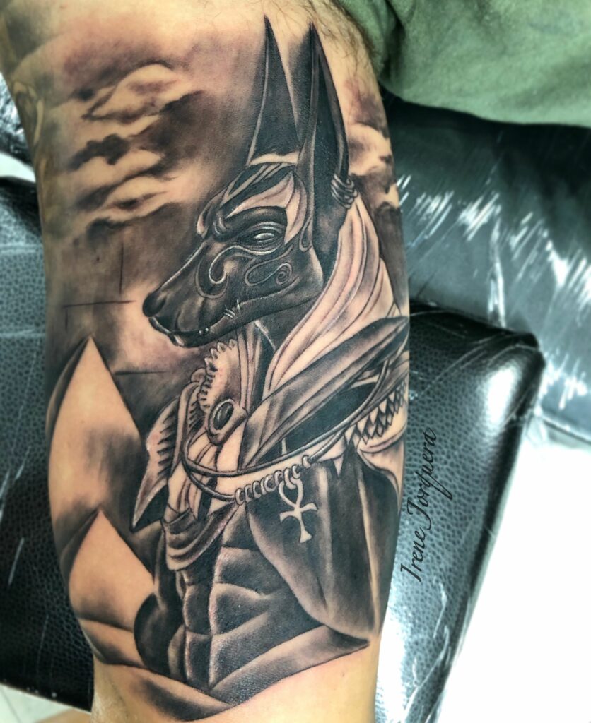 Tatuajes de Anubis: protector de los muertos 11